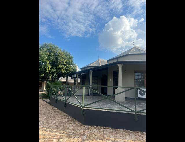 2,180M² BUSINESS CENTRE FOR SALE IN POTCHEFSTROOM CENTRAL